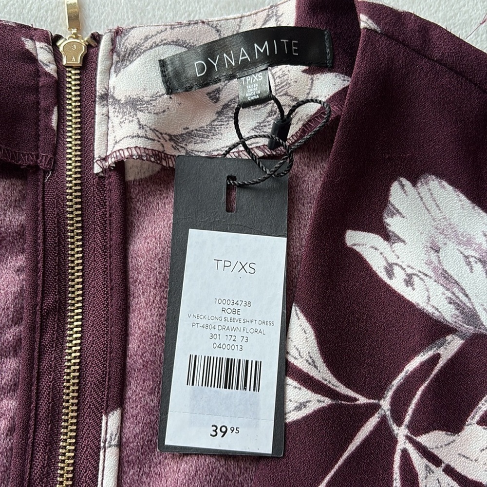 NWT DYNAMITE Floral V-Neck Shift Dress - Picture 4 of 8
